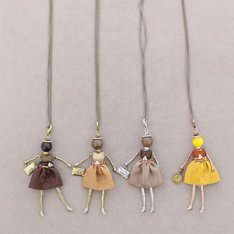 LONG PENDANT NECKLACE DOLL