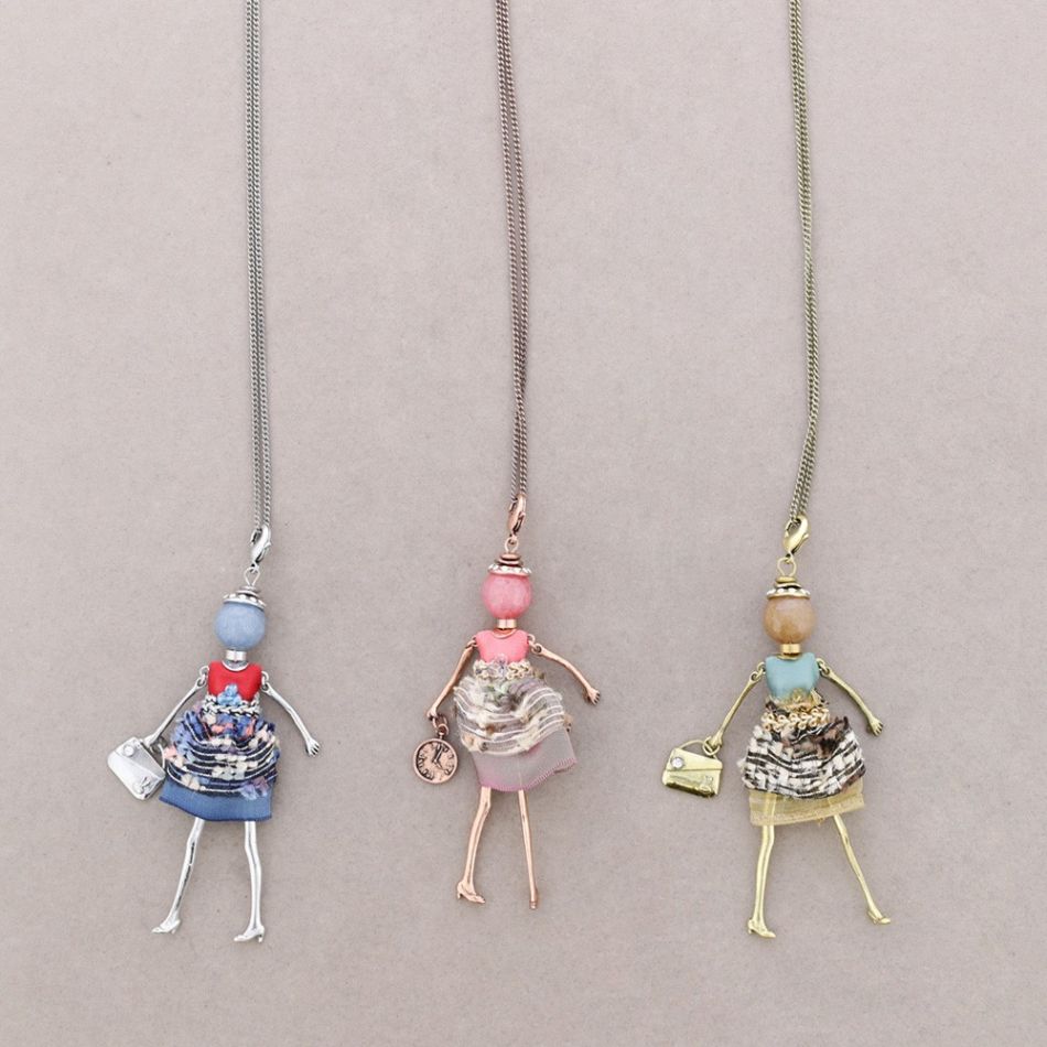 LONG PENDANT NECKLACE DOLL