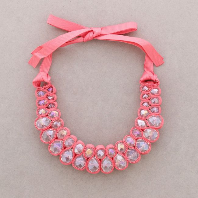 VELVET SHORT NECKLACE WITH FACETED BEADS