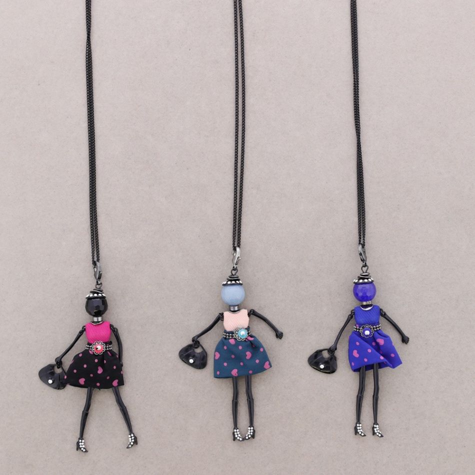 LONG PENDANT NECKLACE DOLL