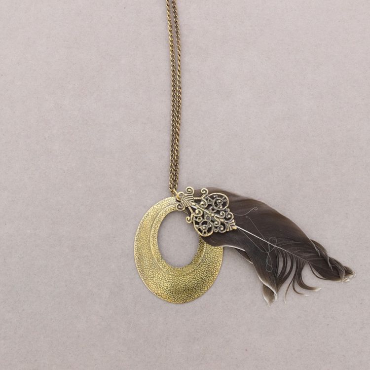 COLLAR LARGO COLG.METAL PLUMA 2