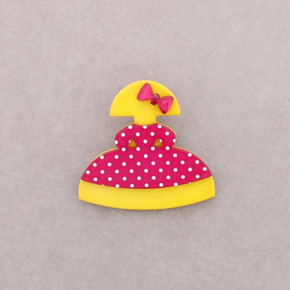 RESIN MENINA BROOCH