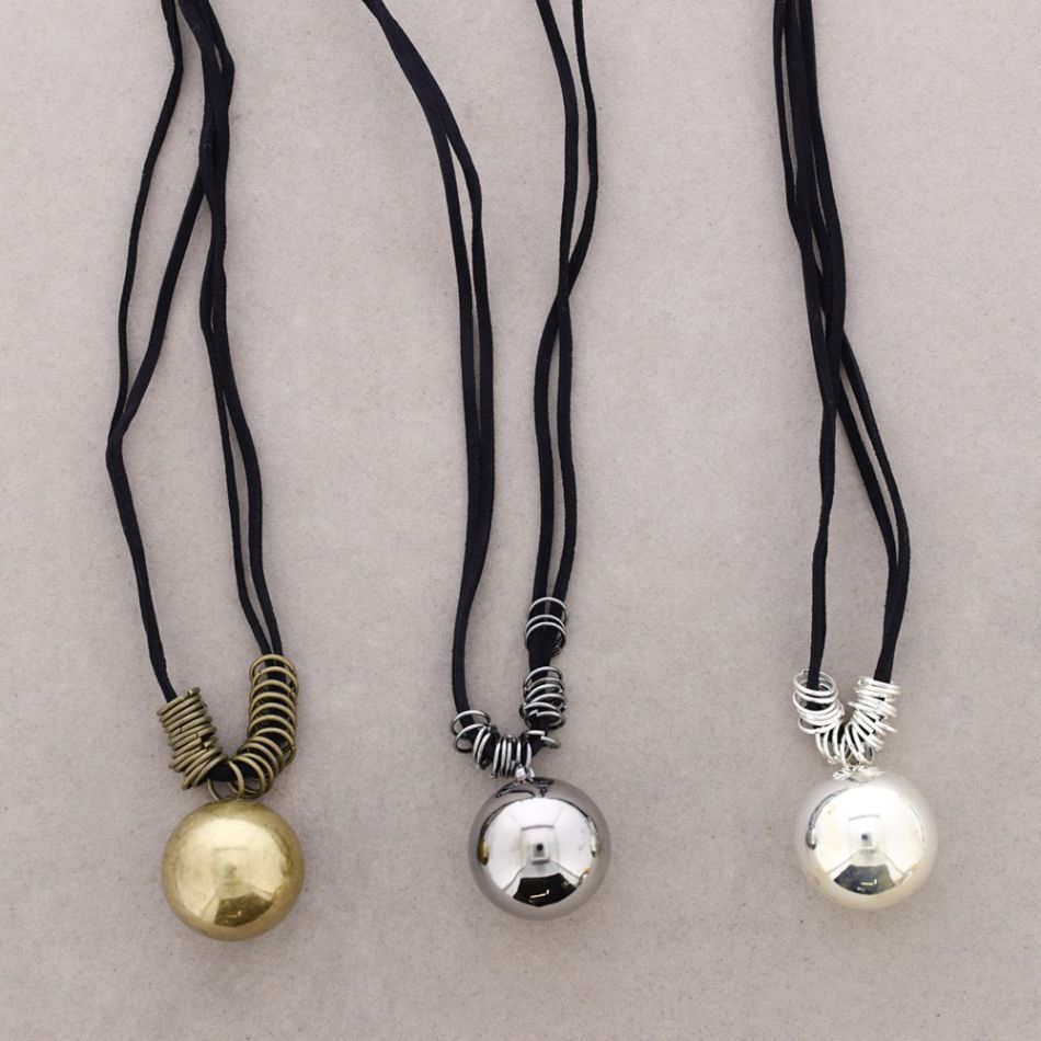 LONG METAL PENDANT NECKLACE