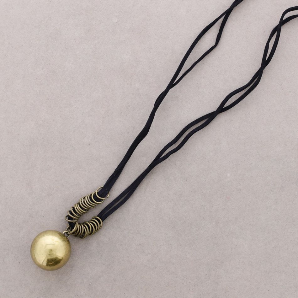 LONG METAL PENDANT NECKLACE