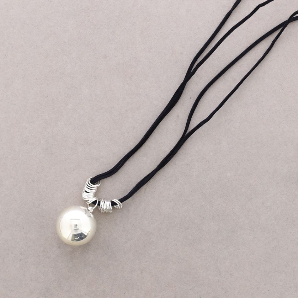 LONG METAL PENDANT NECKLACE
