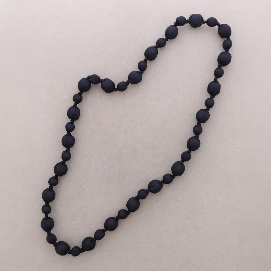 COLLAR LARGO BOLAS FORRADAS TELA 110CM