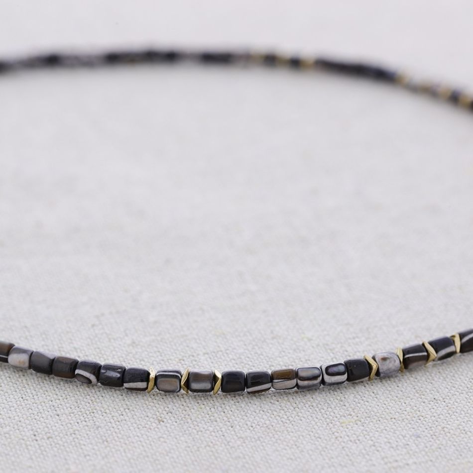 STEEL SHORT NECKLACE WITH NACRE BEADS