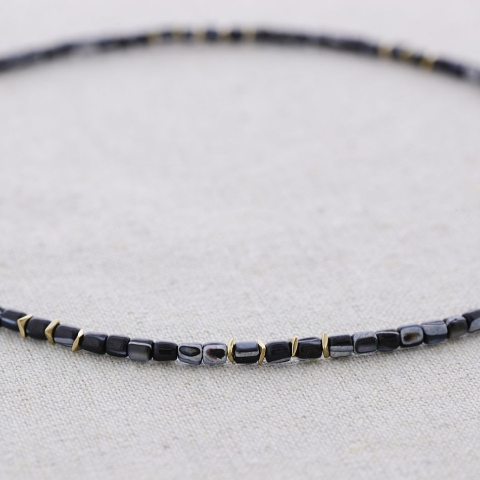 STEEL SHORT NECKLACE WITH NACRE BEADS