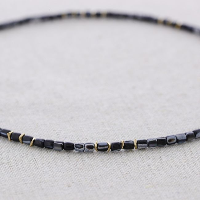 STEEL SHORT NECKLACE WITH NACRE BEADS