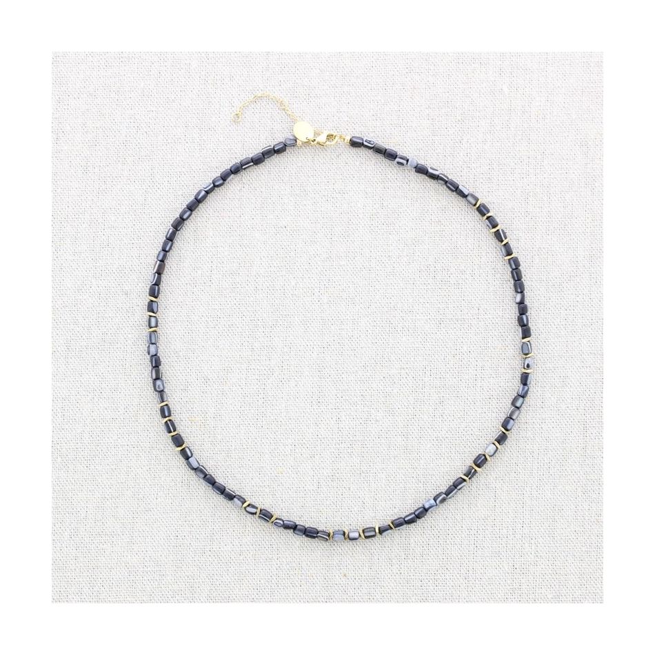 STEEL SHORT NECKLACE WITH NACRE BEADS