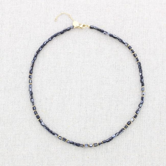 STEEL SHORT NECKLACE WITH NACRE BEADS