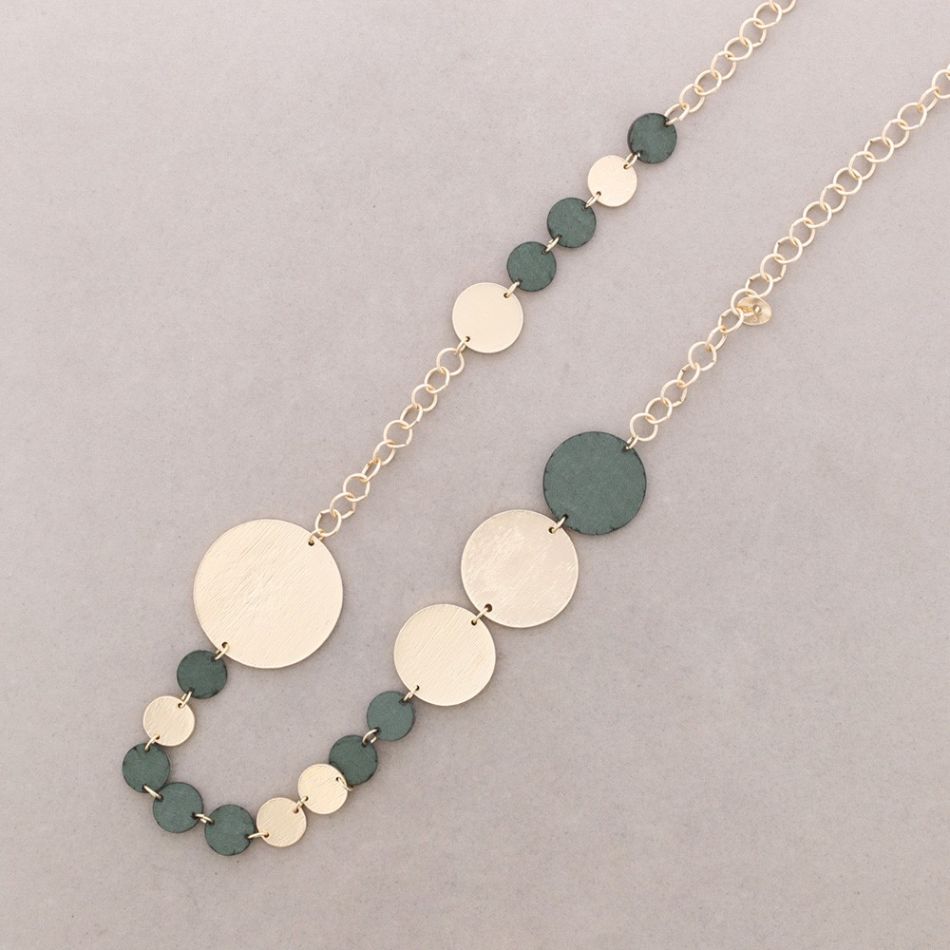 LONG CHAIN ??NECKLACE METAL VELVET MEDALS