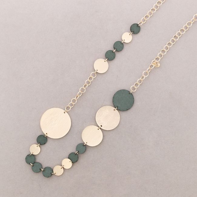 LONG CHAIN ??NECKLACE METAL VELVET MEDALS