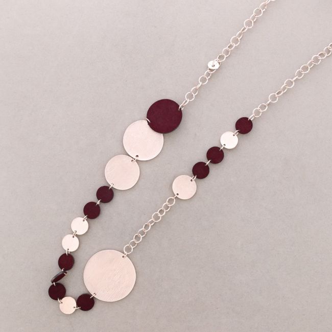 LONG CHAIN ??NECKLACE METAL VELVET MEDALS
