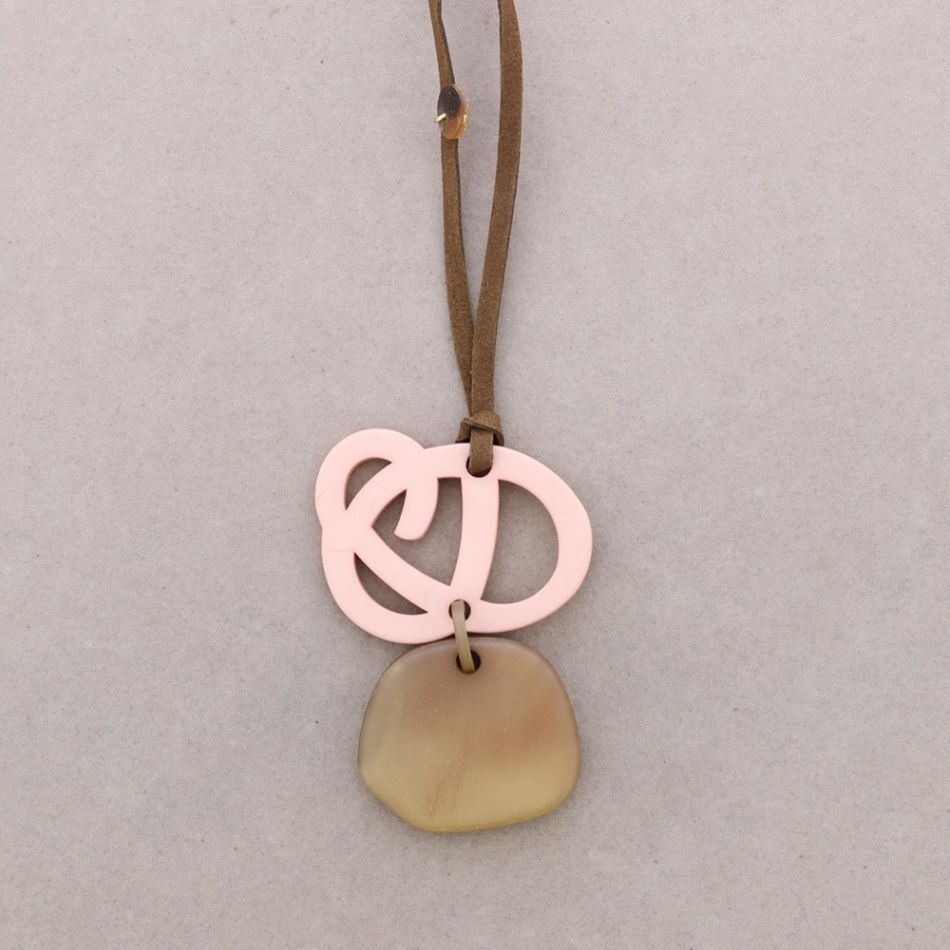 COLLAR LARGO COLGANTE RESINA
