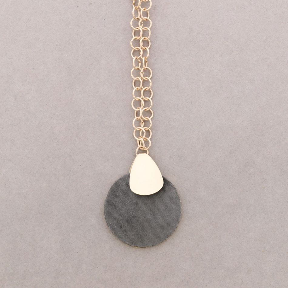 COLLAR LARGO COLGANTE MEDALLON TERCIOPELO