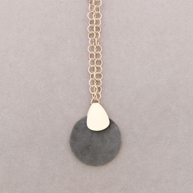 COLLAR LARGO COLGANTE MEDALLON TERCIOPELO