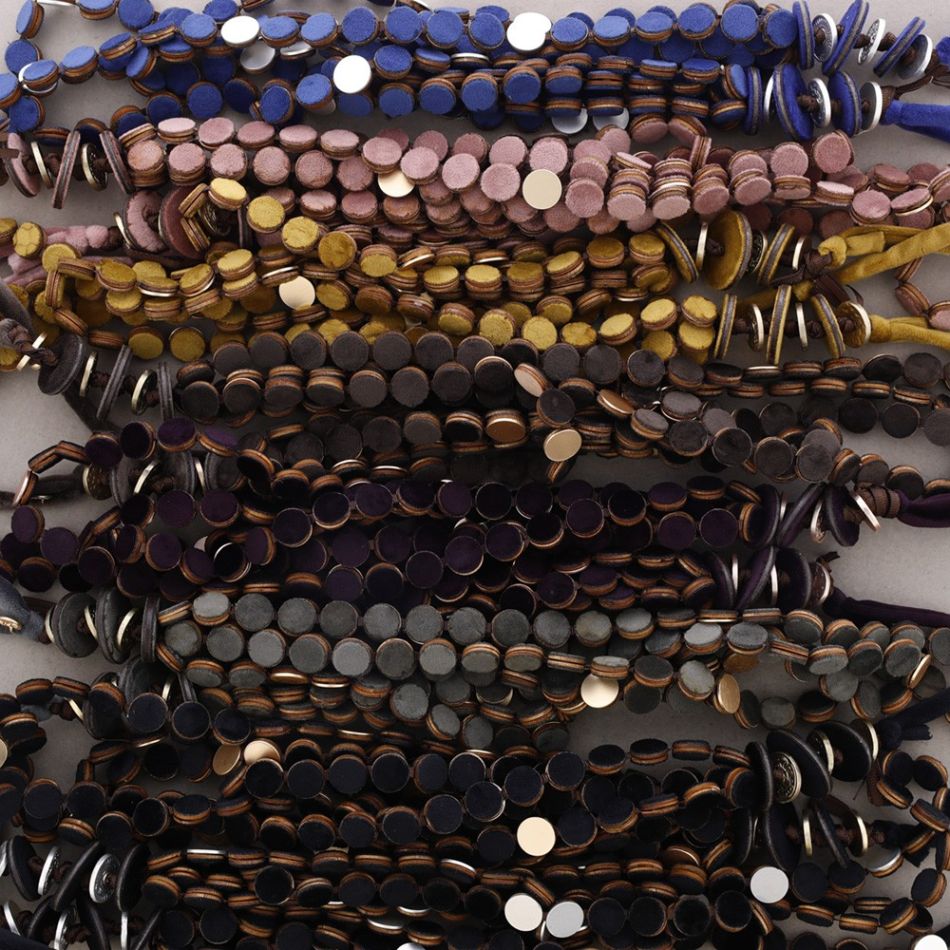LONG NECKLACE WITH FIVE VELVET STRIPES