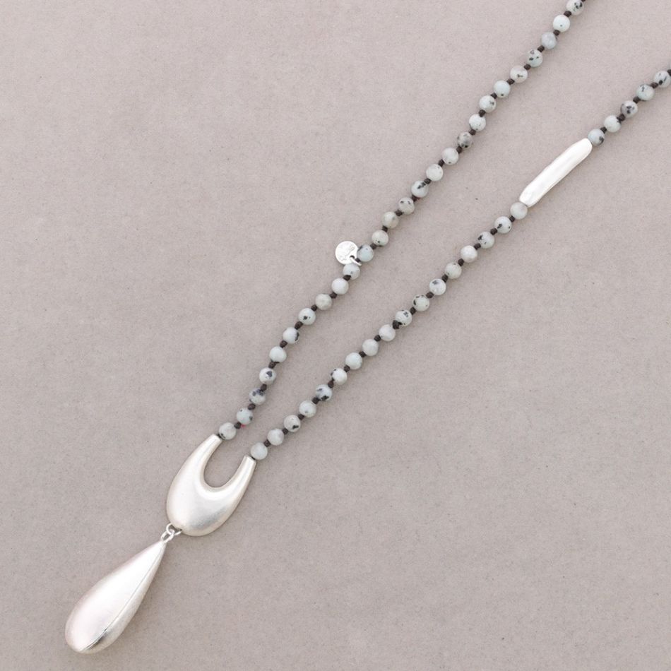 LONG NECKLACE WITH METAL PENDANT STONES