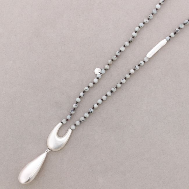 COLLAR LARGO PIEDRAS COLGANTES METAL