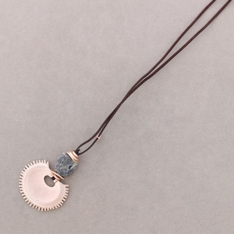 COLLAR LARGO COLGANTE MEDALLA METAL