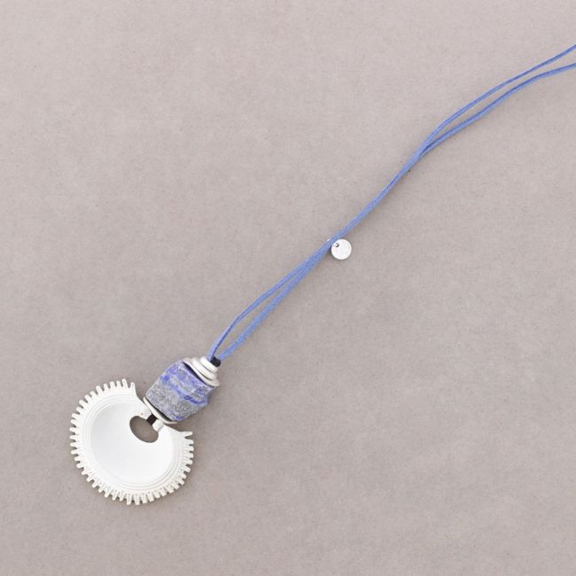 LONG NECKLACE METAL MEDAL PENDANT