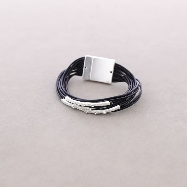 LEATHER BRACELET WITH METAL BEADS AND MAGNETIC CLOSURE