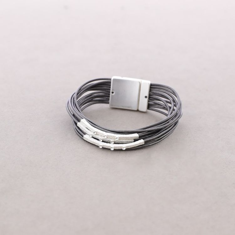 LEATHER BRACELET WITH METAL BEADS AND MAGNETIC CLOSURE