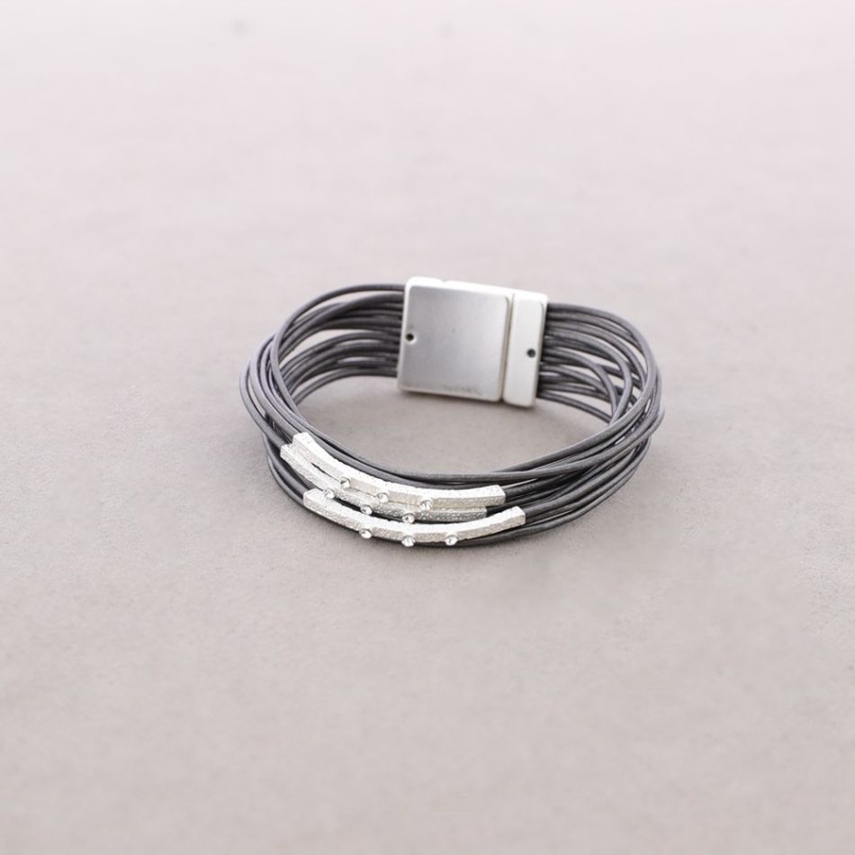 LEATHER BRACELET WITH METAL BEADS AND MAGNETIC CLOSURE