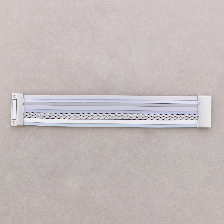 LEATHER BRACELET WITH MAGNETIC CLOSURE