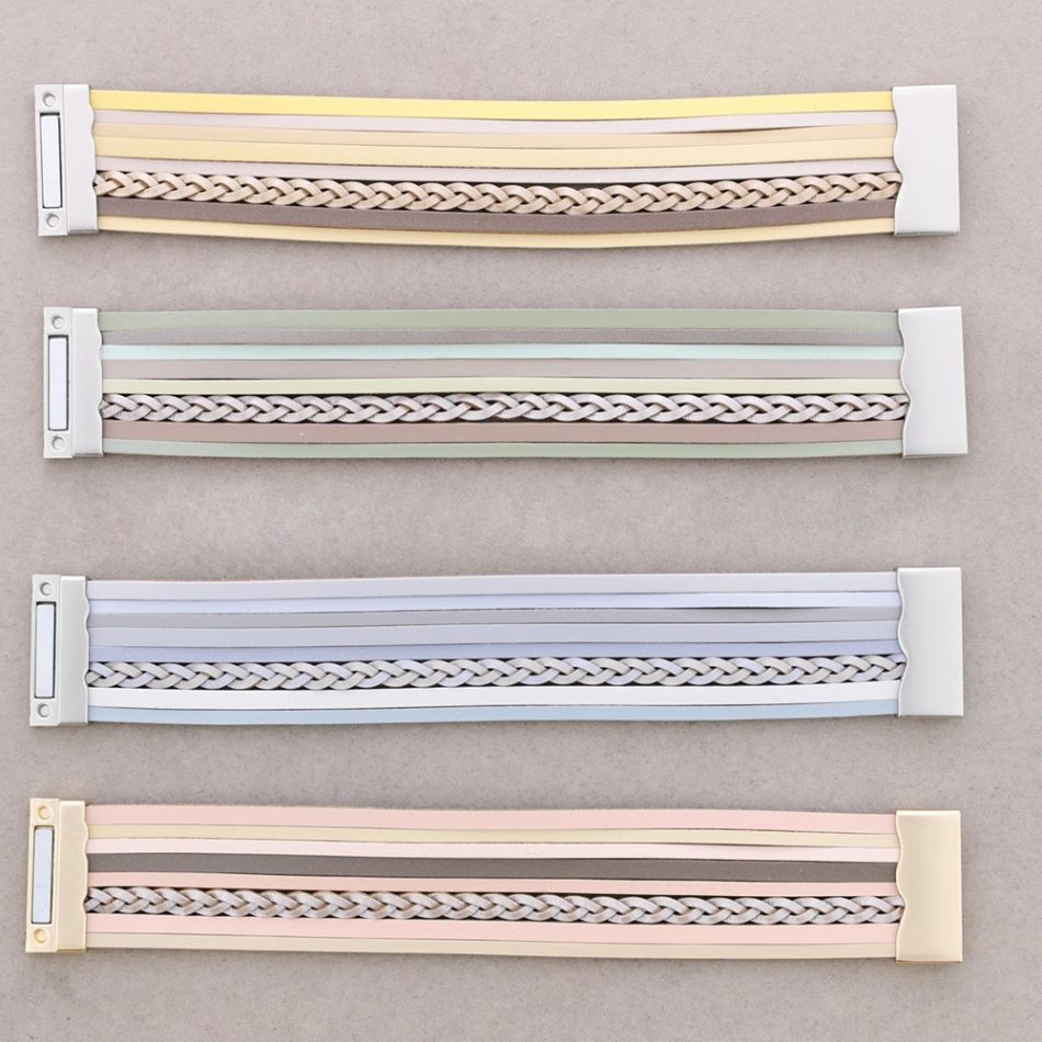 LEATHER BRACELET WITH MAGNETIC CLOSURE