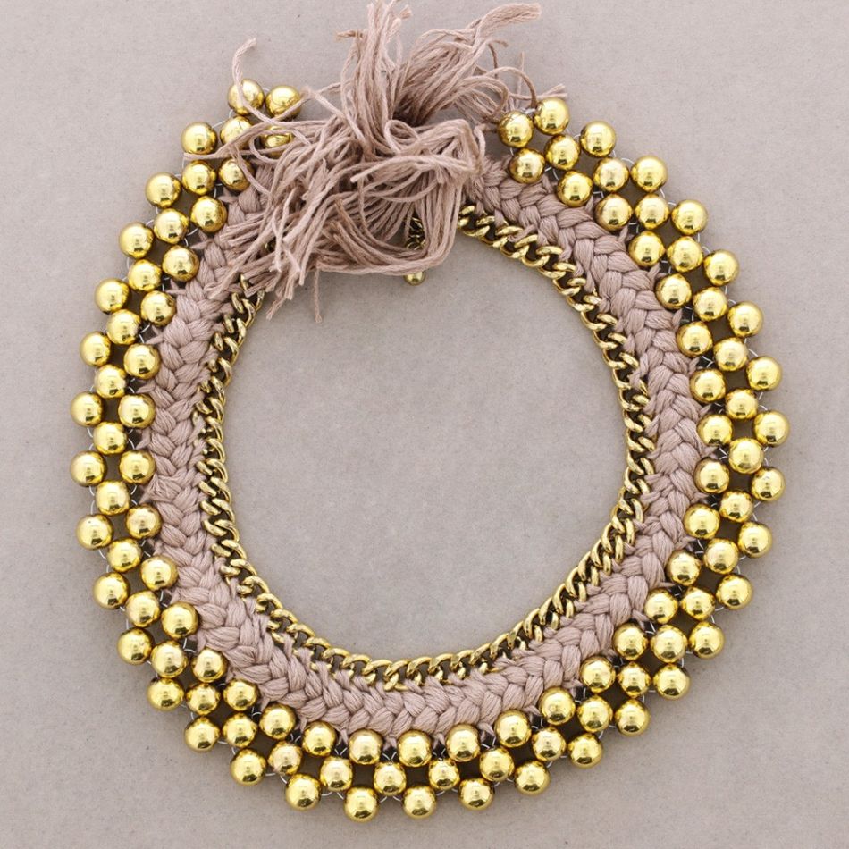 Beaded choker with braided thread