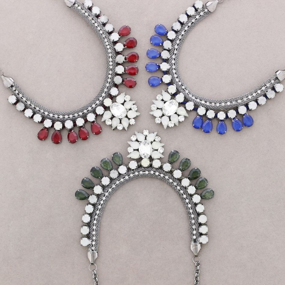 METAL NECKLACE WITH FACETED BEADS