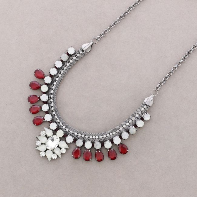 METAL NECKLACE WITH FACETED BEADS