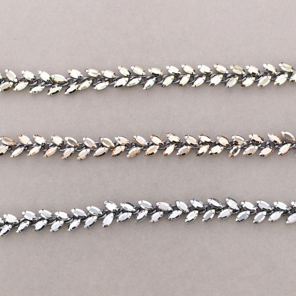 METAL LEAF CHOKER