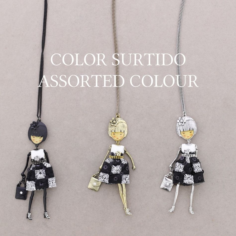 LONG PENDANT NECKLACE DOLL