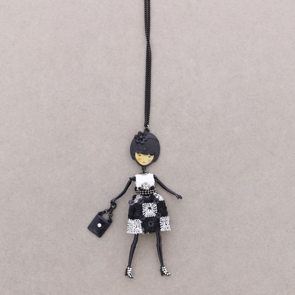 LONG PENDANT NECKLACE DOLL