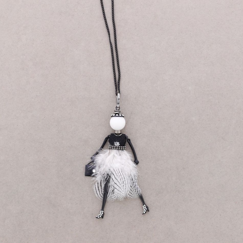 LONG PENDANT NECKLACE DOLL