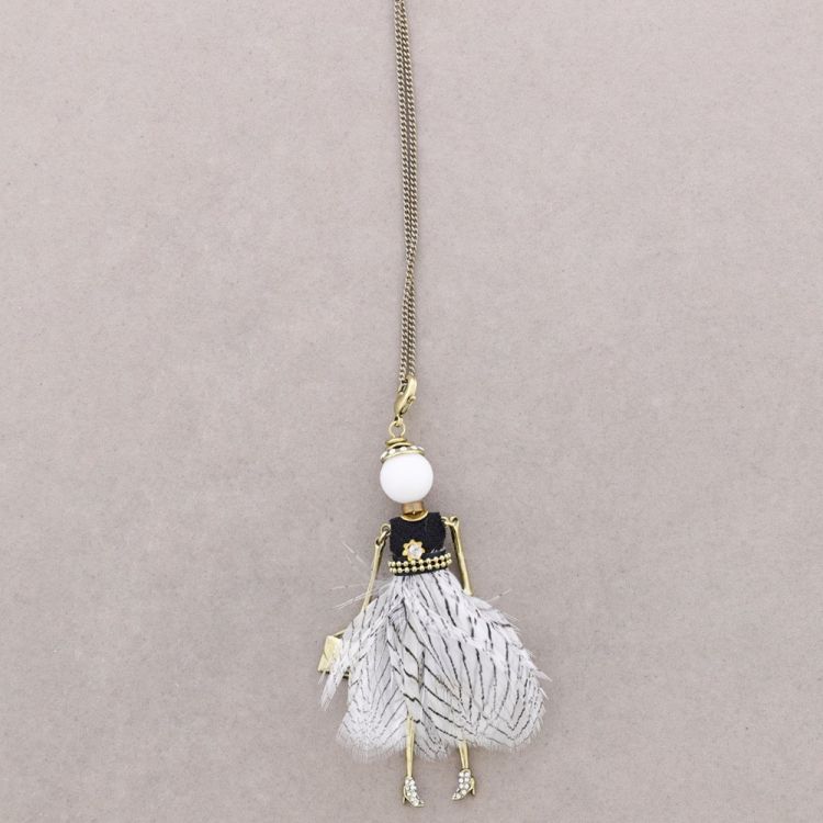LONG PENDANT NECKLACE DOLL