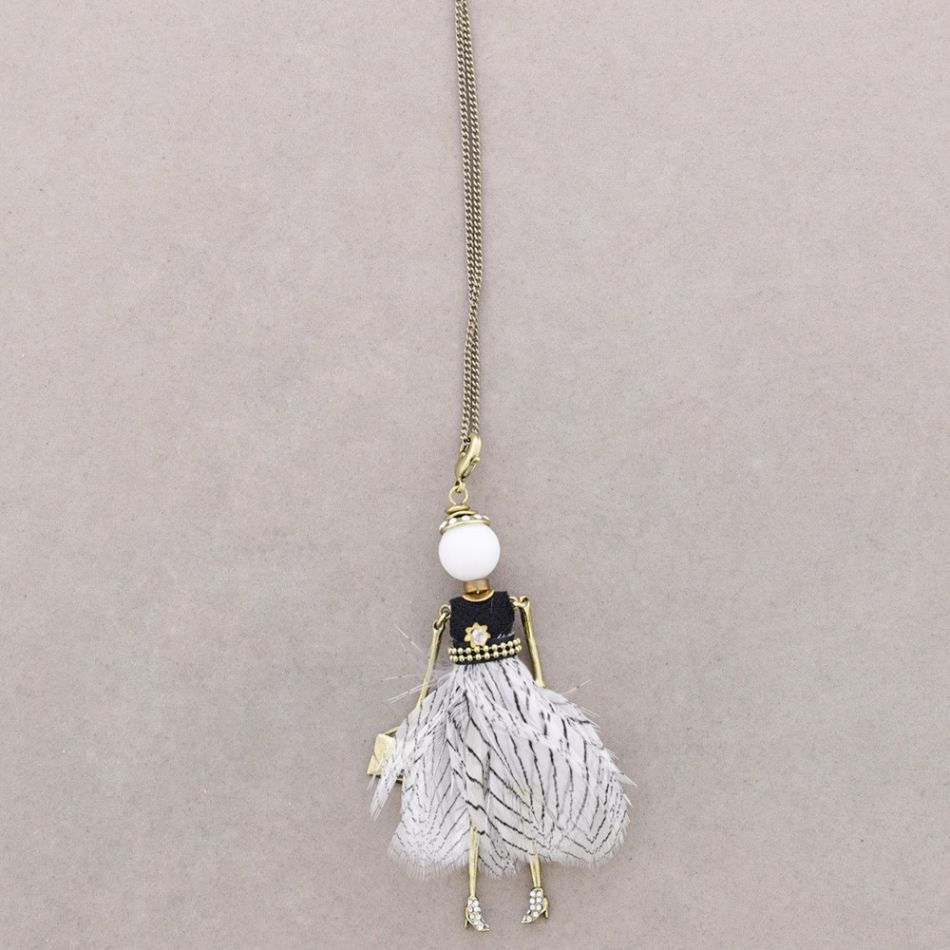 LONG PENDANT NECKLACE DOLL