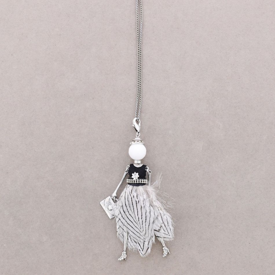 LONG PENDANT NECKLACE DOLL