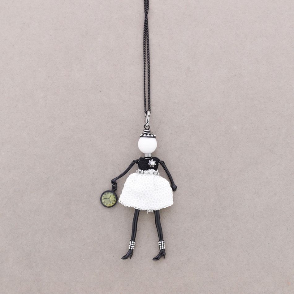 LONG PENDANT NECKLACE DOLL