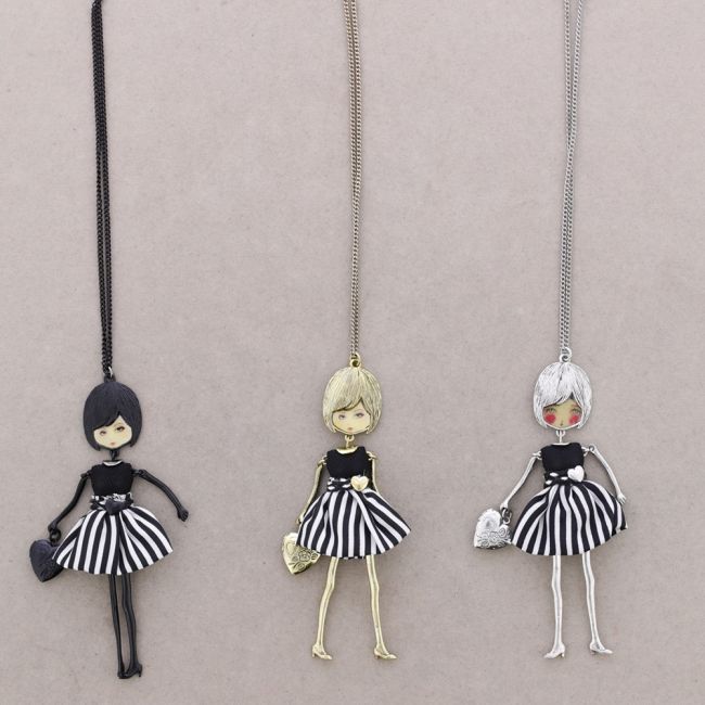 LONG PENDANT NECKLACE DOLL