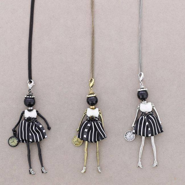 LONG PENDANT NECKLACE DOLL