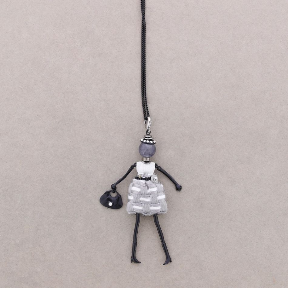 LONG PENDANT NECKLACE DOLL