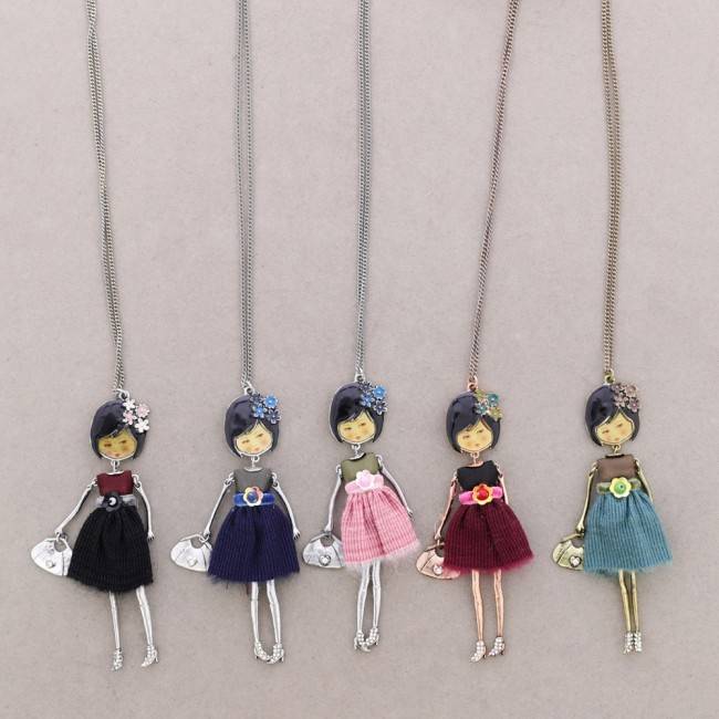 LONG PENDANT NECKLACE DOLL