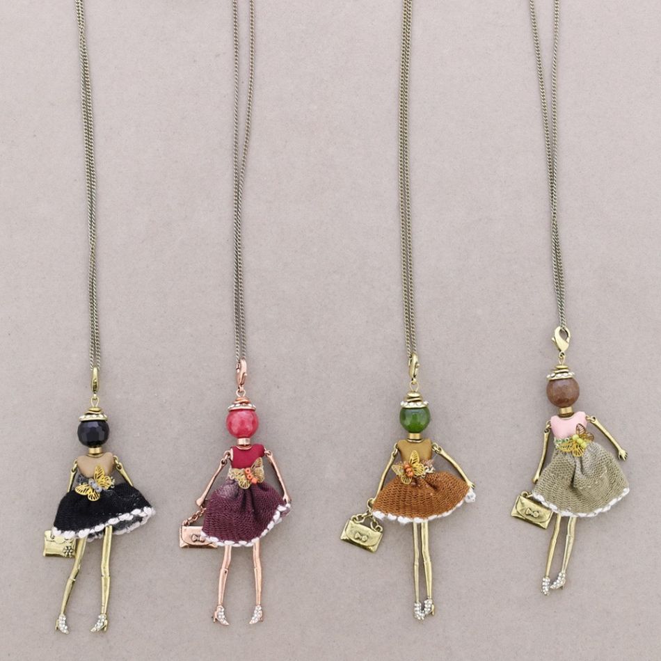 LONG PENDANT NECKLACE DOLL