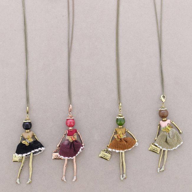 LONG PENDANT NECKLACE DOLL