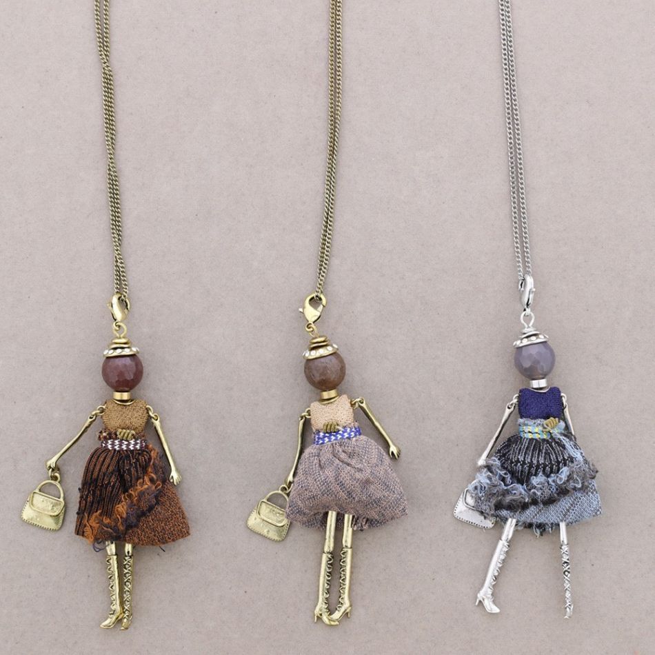 LONG PENDANT NECKLACE DOLL