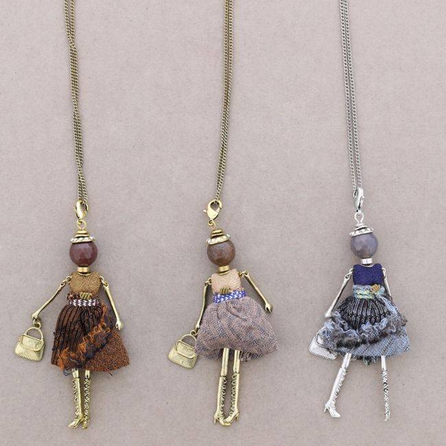 LONG PENDANT NECKLACE DOLL